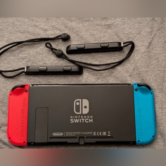 Nintendo Handheld Console - Picture 2 of 2